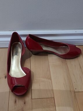 Steve Madden Women's Size 9.5 Red Peep-Toe Low Heel Pumps